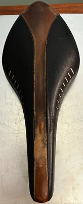 Sillín de bicicleta de carretera Fi:zi'k Arione R3 ala Kium flexible negro gamuza rayas Foto 1 de 4