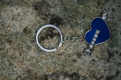 A03  PORTE CLE CLES   METAL COEUR BLEU  ST VALENTIN AMOUR AMOUREUX - Photo 1/4