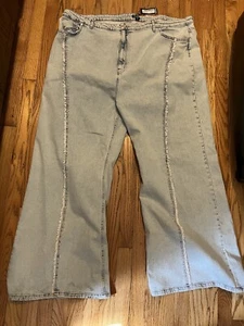 boohoo PLUS LIGHT WASH FLARE JEANS/ ACID WASH LIGHT BLUE /Size US24 Frayed NWT - Picture 1 of 8