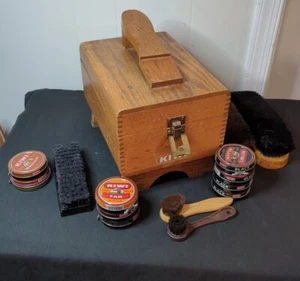 VINTAGE KIWI WOOD BOX SHOE SHINE KIT w/ 5 Brushes 9 Polishes & Buffer Rag - Picture 1 of 17