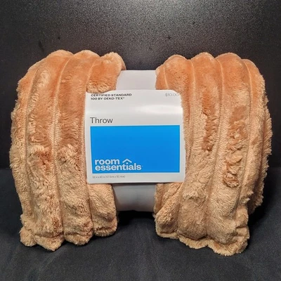 Manta supersuave naranja pardusco Room Essentials 50"x 60" Foto 1 de 4