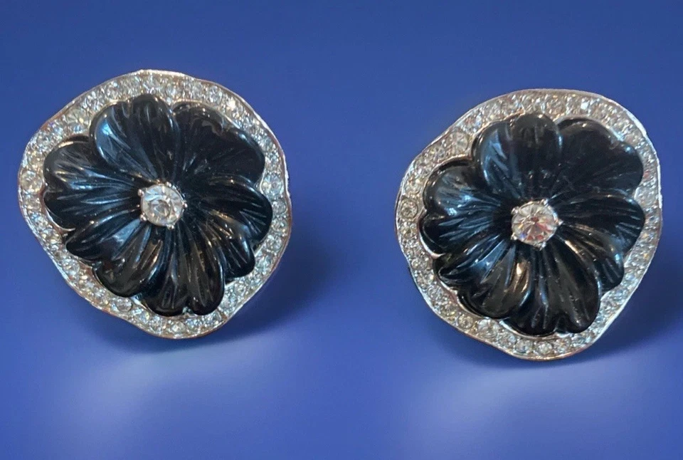 Kenneth Jay Lane KJL Negro Pensamiento Flor Piers Pendientes Tachuelas Firmados Foto 1 de 4
