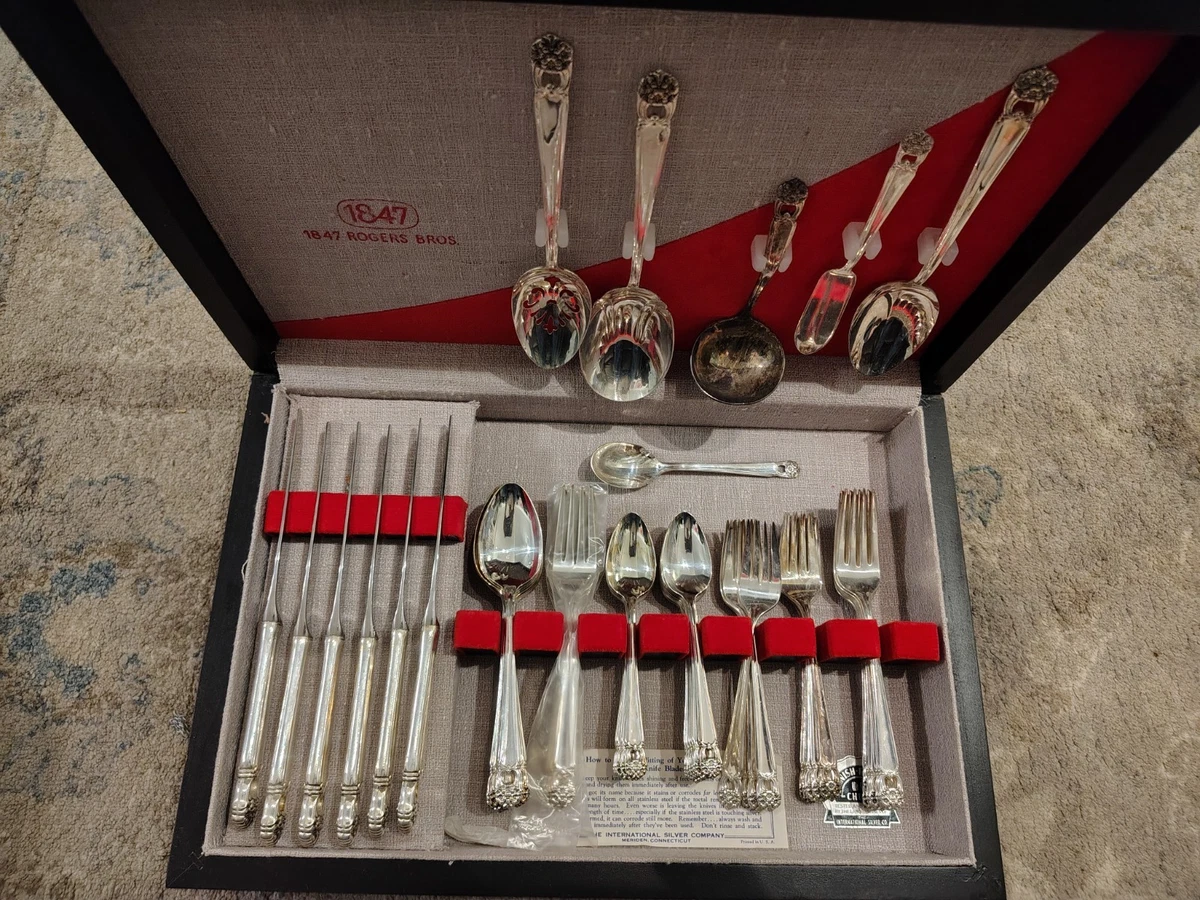 1847 Rogers Bros Eternally Yours Flatware-Set Antique US Silver