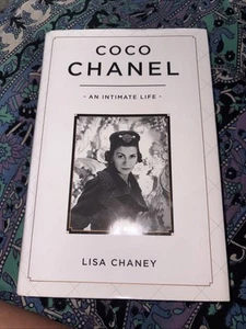 COCO CHANEL: AN INTIMATE LIFE By Lisa Chaney - Hardcover *Excellent Condition* - Bild 1 von 3