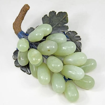 Racimo de uva de piedra natural vintage hojas talladas color jade verde MCM Hong Kong Foto 1 de 4