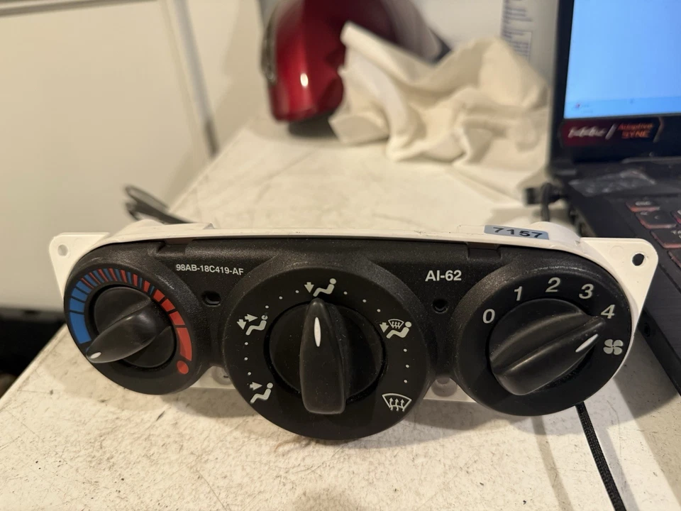 Interruptor de control de temperatura de calefacción Ford Focus 2000-2007 OEM 98AB18C419AF Foto 1 de 4