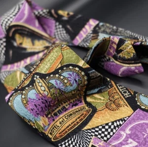 RARE Vintage 90s Gianni Versace Silk Tie America’s Greatest Hotels Print Couture - Bild 1 von 16
