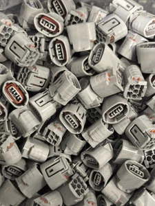 RESTPOSTEN 350 STÜCK - 3 PIN SUMITOMO 090 TS LICHTMASCHINENSTECKER - Bild 1 von 3