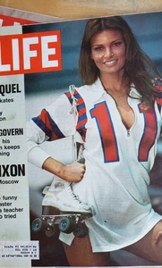 VTG Life Magazine JUNE 2, 1972 RAQUEL WELCH ON SKATES VERY NICE COMPLETE MH 82 - Picture 1 of 3