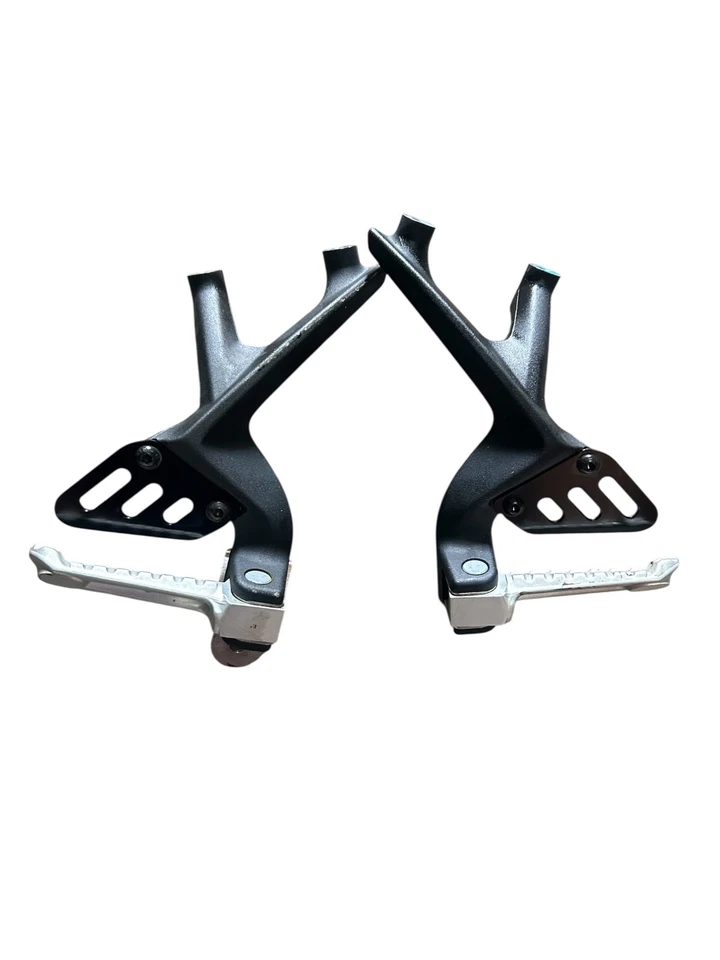 2024 Aprilia Tuono V4 1100 estriberas traseras ABS de fábrica Foto 1 de 4