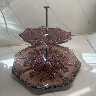 Plato Bandeja Soporte Postre TURKISH GLASS 2 Niveles, Plateado Pintado En la Parte Inferior Foto 1 de 4