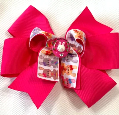 Hermoso moño de pelo inspirado en la cara de conejo de Pascua para niñas Foto 1 de 2