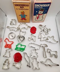 Menge 28 Ausstechformen verschiedene Formen, Größen Feiertage Kunststoff Metall Vintage - Bild 1 von 7