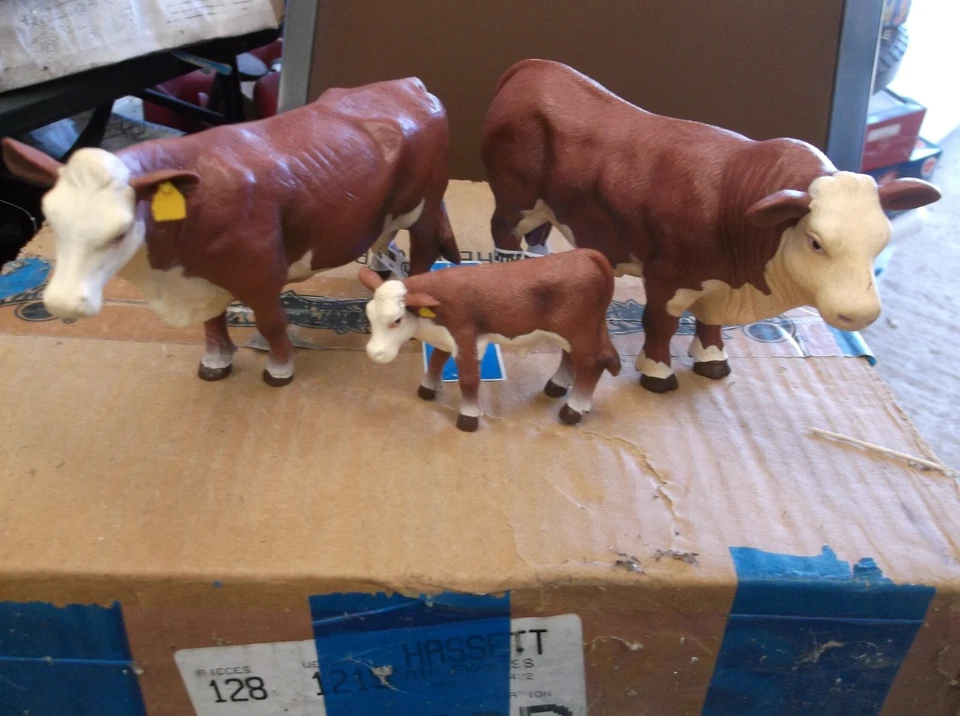 LITTLE BUSTER FAMILY TRIO BULL, COW, CALF,  HERFORD - Image 1 of 1