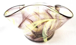 Jarrón de vidrio artístico de 8" X 4" Goose Bay vidrio marrón y amarillo - Imagen 1 de 6