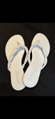 Sandalias de tanga retorcidas Saks Fifth Avenue blancas para mujer talla 9 Foto 1 de 4