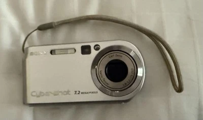 Sony CyberShot DSC-P200 7.2 MP Digital Camera Complete Bundle Tested Good - Image 1 of 4
