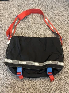 LeSportsac große Umhängetasche/Sporttasche aus Japan gebraucht schwarz & rot Unisex - Bild 1 von 14