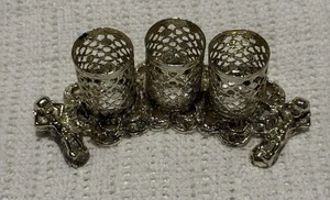 Vintage silberfarbener filigraner Lippenstifthalter mit 3 Tuben und Cherubs - Bild 1 von 8