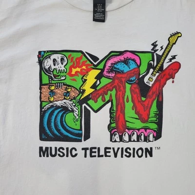 Camisa MTV Music Television H&M Talla Mediana Calavera Monopatín Rayo Labios Foto 1 de 4