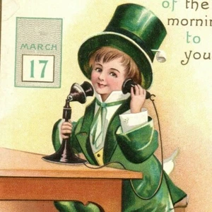 c.1910 Kind großer Anzug mit Kerzenständer Telefon St. Patricks Day Clapsaddle - Bild 1 von 3