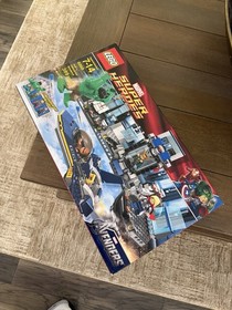 Sealed Brand New Lego Marvel 6868