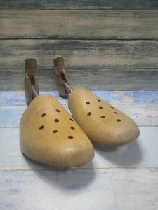 Vintage Pair Folding Wooden Shoe Lasts UK 8 EUR 44 - Picture 1 of 11