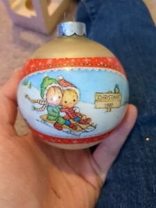 1980 Betsey Clark Milchglas Weihnachtskugel Ornament Punze Vintage mit Box - Bild 1 von 7