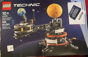 New Sealed LEGO 42179 Technic Planet Earth and Moon in Orbit - Picture 1 of 2