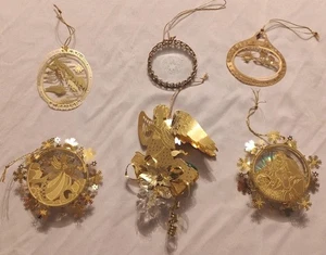 Sechs goldfarbene Weihnachtsschmuckstücke - Bild 1 von 2
