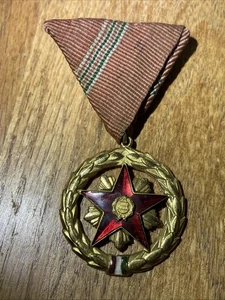 Hungría República Popular Medalla al Mérito Socialista Trabajo 1964-80 Tipo 2 Original - Imagen 1 de 2