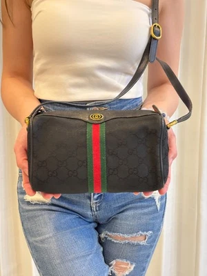 Bolsa de ombro vintage GUCCI GG lona acabamento em couro preto feminina feita na Itália - Imagem 1 de 4