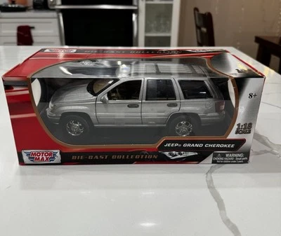MOTOR MAX 1/18 Scale JEEP GRAND CHEROKEE “Silver Version” - Image 1 of 4