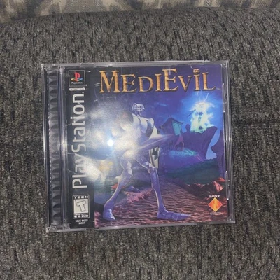 MediEvil (Sony PlayStation 1, 1998) Case And Manual No Game Included - Image 1 of 2