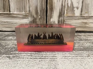 Lucite Last Dinner Paper Weight 5 X 2 1/2 Pink Brass Color Jesus - Picture 1 of 10