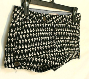 SO SHORT SHORTS SIZE 3  BLACK & WHITE GEO PRINT POCKETED  FLAT FRONT ROLLED CUFF