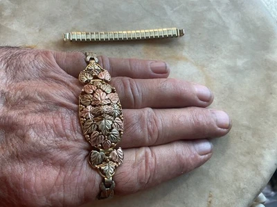 PULSEIRA DE OURO BIG BLACK HILLS COM PULSEIRA ELÁSTICA - Imagem 1 de 4