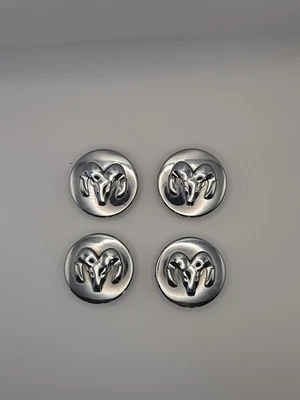 Juego de 4 tapas centrales cromadas Dodge Challenger Charger Magnum 04895900AA Foto 1 de 4