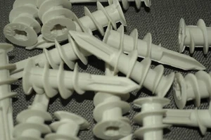 100pcs Self Drilling 55lbs Threaded Twisted Drywall Anchors for #8-12 Screws - Picture 1 of 3