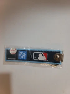 NEW YORK YANKEES New York LIFE KEYCHAIN BRAND NEW - Picture 1 of 2