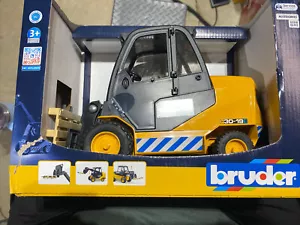 Telettruck Bruder 1:16 JCB con pallet include braccio telescopico regolabile in altezza - Foto 1 di 2