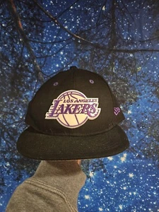 LA Lakers New Era Snapback 9FIFTY Black Lakers Snapback Hat - Picture 1 of 4
