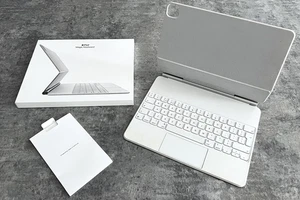 Apple Magic Keyboard A2480 12.9" for iPad Pro 3rd 4th & 5th Gen MJQL3B/A British - Photo 1/7
