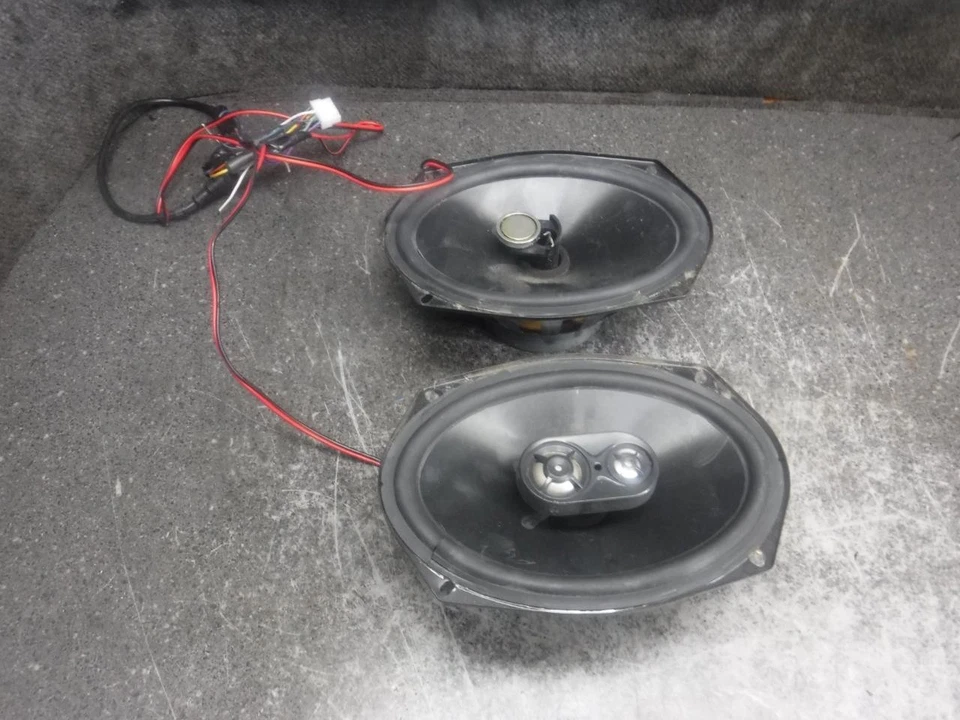 00 Altavoces Suzuki Intruder 1500 VL1500 83H Foto 1 de 3