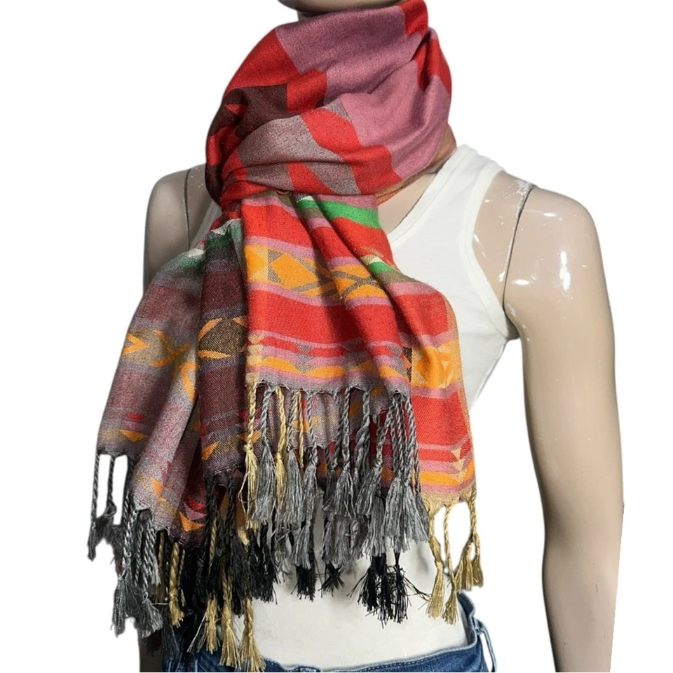Tasha Polizzi T.P. Bufanda con estampado azteca del suroeste en tono tierra Saddleblanket & Co Foto 1 de 4