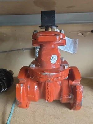 Mueller A-2361 4 in. Mechanical Joint Flanged Ductile Iron Open Left Gate Valve - Image 1 of 3