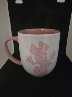 Taza de café collage de palabras Minnie Mouse rosa/blanco vintage/auténtica de los parques de Disney Foto 1 de 4