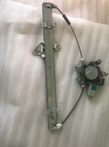2005 2013 Nissan Xterra OEM Right Elec Front Window Regulator 82720-9CF0A - Picture 1 of 3