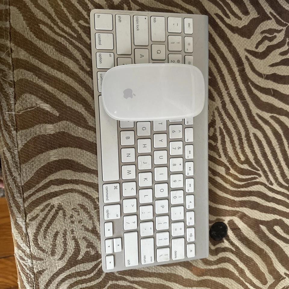 Apple A1644/A1657 Magic Keyboard 2 and Magic Mouse 2 Wireless Kit - White - Image 1 of 1