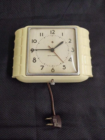 Vtg. Seth Thomas kitchen wall clock/deco. Works Cover
